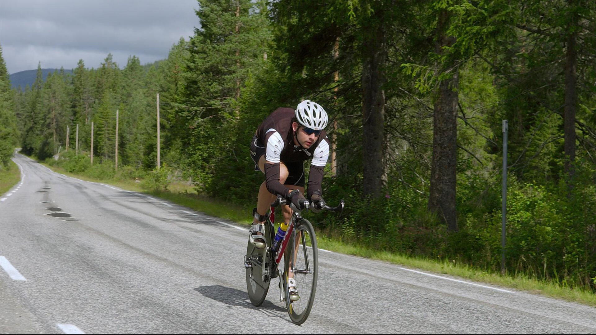 中国足球国家队开展技战术适应能力测试,足球实战技术训练